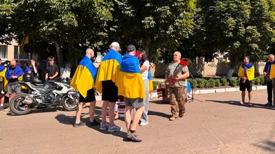 "Пройшов пекло у полоні": на Кіровогращині зустріли звільненого з полону бійця Андрія Михайлишина "Пройшов пекло у полоні": на Кіровогращині зустріли звільненого з полону бійця Андрія Михайлишина