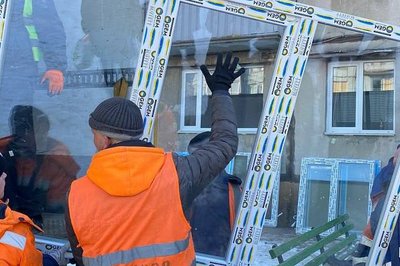 У Полтаву привезли партію вікон для будинків, пошкоджених під час обстрілу 1 лютого У Полтаву привезли партію вікон для будинків, пошкоджених під час обстрілу 1 лютого