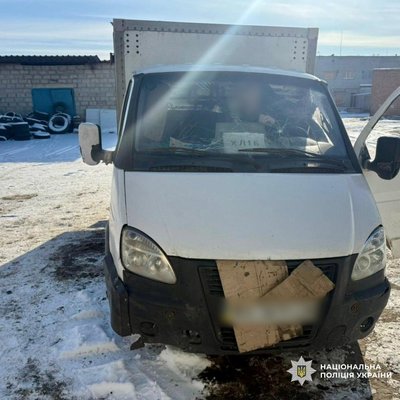 Оскіл, пошкоджене авто, що розвозить хліб Оскіл, пошкоджене авто, що розвозить хліб