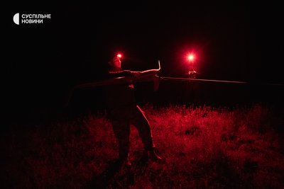 Військові екіпажу розвідувального дрона "Домаха" батальйону БС "Сапсани" 30 б30 ОМБр запускають борт. Донеччина, травень 2026 року Військові екіпажу розвідувального дрона "Домаха" батальйону БС "Сапсани" 30 б30 ОМБр запускають борт. Донеччина, травень 2026 року