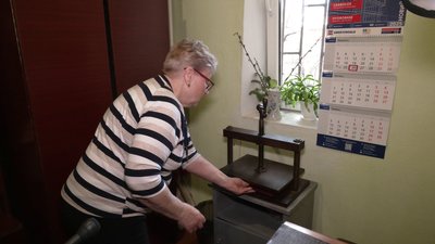 "Треба заглянути в кожну сторінку": як реставрують книги у Рівненській обласній бібліотеці для дітей "Треба заглянути в кожну сторінку": як реставрують книги у Рівненській обласній бібліотеці для дітей