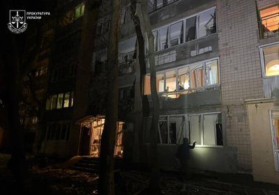 Вісім поранених: що відомо про наслідки нічної атаки РФ на Одеський район Вісім поранених: що відомо про наслідки нічної атаки РФ на Одеський район