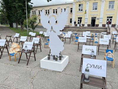 "Знаю дітей, яких вбила Росія": як у Полтаві вшанували загиблих внаслідок збройної агресії РФ "Знаю дітей, яких вбила Росія": як у Полтаві вшанували загиблих внаслідок збройної агресії РФ