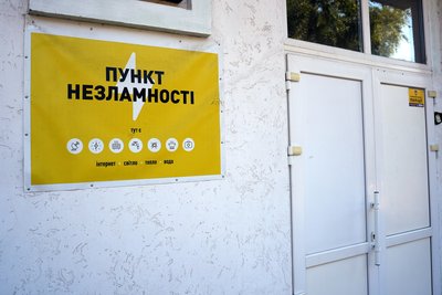 "Коні запряжені, раптом що — будемо тікати". Як живе прифронтовий Покровськ: репортаж