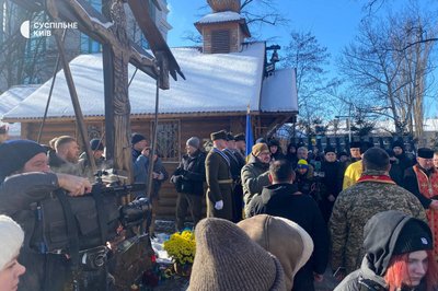 "Щоб розуміли, якою ціною далася свобода": у Києві вшанували Героїв Небесної Сотні "Щоб розуміли, якою ціною далася свобода": у Києві вшанували Героїв Небесної Сотні