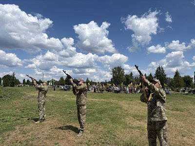 Громада Черкащини провела в останню загиблого у бою захисника Громада Черкащини провела в останню загиблого у бою захисника