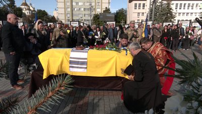 "Останні 56 днів він був на "нулі": з бійцем Павлом Хорхолюком попрощалися у Рівному "Останні 56 днів він був на "нулі": з бійцем Павлом Хорхолюком попрощалися у Рівному