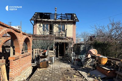 Пошкоджені дахи, вибиті вікна та розтрощені автівки: фото наслідків російської атаки на Одещину 6 березня Пошкоджені дахи, вибиті вікна та розтрощені автівки: фото наслідків російської атаки на Одещину 6 березня