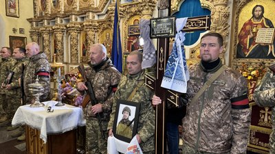 У Полтаві попрощались із воїнами Ігорем Хуторним та Віталієм Дмитренком У Полтаві попрощались із воїнами Ігорем Хуторним та Віталієм Дмитренком