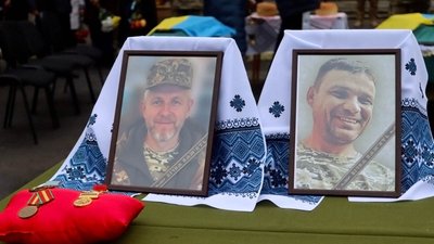 Загинули внаслідок удару російського дрона: на Кіровоградщині попрощались із Юрієм Сакуном та Іваном Ващенко Загинули внаслідок удару російського дрона: на Кіровоградщині попрощались із Юрієм Сакуном та Іваном Ващенко