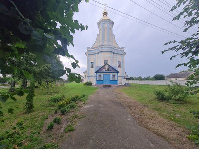 Конфлікт між вірянами ПЦУ та УПЦ у селі Старосільці на Житомирщині: священнослужіння біля закритого храму Конфлікт між вірянами ПЦУ та УПЦ у селі Старосільці на Житомирщині: священнослужіння біля закритого храму