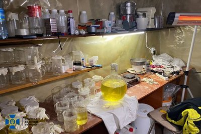 СБУ ліквідувала схему контрабанди речовин для виготовлення наркотиків СБУ ліквідувала схему контрабанди речовин для виготовлення наркотиків