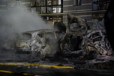 Вибух на автостоянці у спальному мікрорайоні Сум: наслідки атаки “шахеда” Вибух на автостоянці у спальному мікрорайоні Сум: наслідки атаки “шахеда”