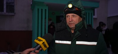 “Над батареєю на підвіконні замерзає лід”: мешканці будинку у Сумах живуть з майже холодними батареями “Над батареєю на підвіконні замерзає лід”: мешканці будинку у Сумах живуть з майже холодними батареями