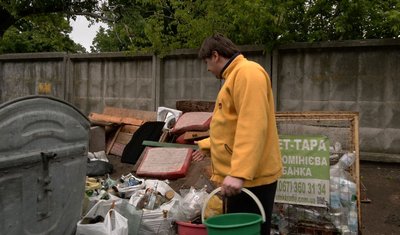 Немає як сортувати сміття: куди в Черкасах зникли контейнери для збору склотари Немає як сортувати сміття: куди в Черкасах зникли контейнери для збору склотари