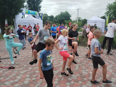 Активні парки — Здорова Україна. 100 людей взяли участь у забігу в кропивницькому парку Перемоги