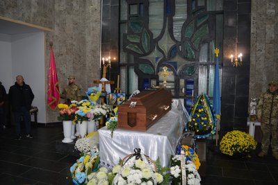На Тернопільщині в останню дорогу провели військового Степана Старицького, листопад 2025 На Тернопільщині в останню дорогу провели військового Степана Старицького, листопад 2025