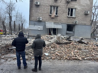 Загинула жінка, понад 20 людей поранені. РФ ударила ракетами по будинках у Кривому Розі: що відбувається на місці атаки Загинула жінка, понад 20 людей поранені. РФ ударила ракетами по будинках у Кривому Розі: що відбувається на місці атаки