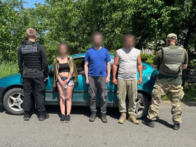 Під виглядом військових намагались потрапити за кордон: на Одещині затримали чотирьох чоловіків Під виглядом військових намагались потрапити за кордон: на Одещині затримали чотирьох чоловіків