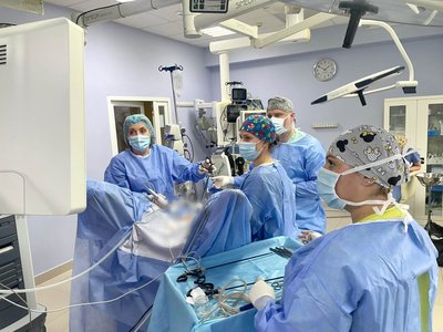 У Львові 5-річному хлопчику з хворобою Гіршпрунга видалили 25 см ураженої товстої кишки У Львові 5-річному хлопчику з хворобою Гіршпрунга видалили 25 см ураженої товстої кишки