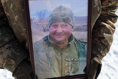 У Луцьку попрощалися з полеглим на війні прикордонником Миколою Северенюком У Луцьку попрощалися з полеглим на війні прикордонником Миколою Северенюком