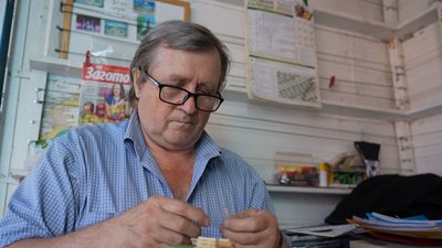 На Вінниччині чоловік перетворює сірники на мініатюрні храми, млини та будиночки На Вінниччині чоловік перетворює сірники на мініатюрні храми, млини та будиночки
