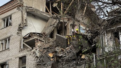 Фоторепортаж: наслідки дронової атаки по Миколаєву Фоторепортаж: наслідки дронової атаки по Миколаєву