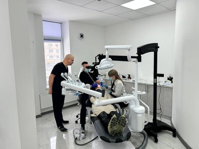 Ветеран війни Віталій Штоколов відкрив власну стоматологічну клініку в Бердичеві Ветеран війни Віталій Штоколов відкрив власну стоматологічну клініку в Бердичеві