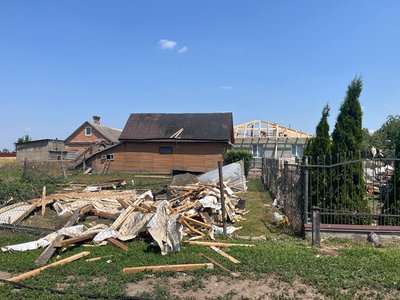 "Бачили, як дах летить в поле": в громаді на Волині буревій пошкодив понад 30 будинків