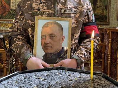У Сумах попрощалися з капітаном Олегом Шаповалом У Сумах попрощалися з капітаном Олегом Шаповалом