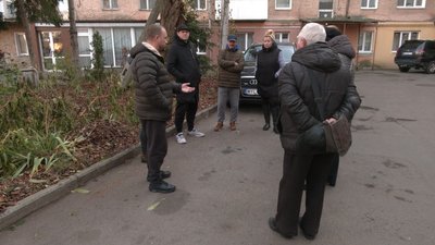 Жителі будинку на Парковій, 8 у Рівному досі без тепла Жителі будинку на Парковій, 8 у Рівному досі без тепла