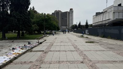 "Усе в гроші впирається": що кажуть про ремонт тротуарів ужгородці й місцева влада "Усе в гроші впирається": що кажуть про ремонт тротуарів ужгородці й місцева влада