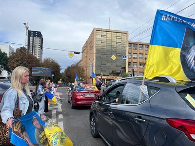«Маємо за них боротися»: у Черкасах провели акцію на підтримку полонених та зниклих безвісти «Маємо за них боротися»: у Черкасах провели акцію на підтримку полонених та зниклих безвісти