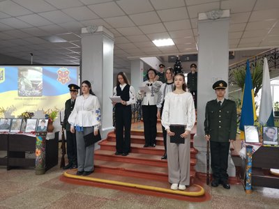 У Полтаві відкрили меморіальну дошку воїну Андрію Орлову У Полтаві відкрили меморіальну дошку воїну Андрію Орлову