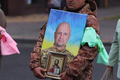 Умань схилила голови: на Черкащині попрощалися із полеглим захисником Умань схилила голови: на Черкащині попрощалися із полеглим захисником