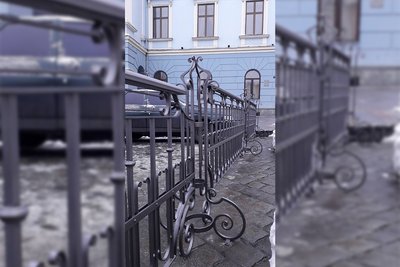 Ковалі подарували Чернівцям ковану огорожу Ковалі подарували Чернівцям ковану огорожу