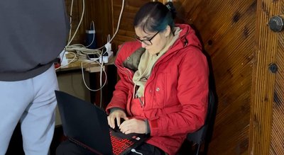"Години дві стоїмо в черзі, аби набрати воду". Як жителі Павлограда переживають блекаут "Години дві стоїмо в черзі, аби набрати воду". Як жителі Павлограда переживають блекаут
