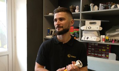 У Львові виготовляють елементи зброї та амуніції для воїнів на 3D-принтері