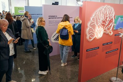 Розпізнай фейк: у столиці відкрилась інтерактивна виставка #ДезАут Розпізнай фейк: у столиці відкрилась інтерактивна виставка #ДезАут