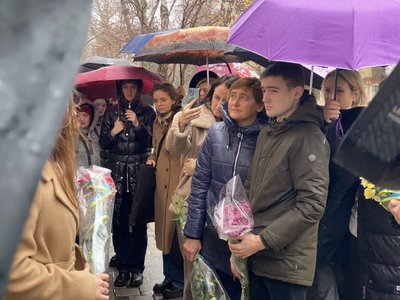 У Полтаві відкрили меморіальну дошку навіднику Володимиру Мазняку У Полтаві відкрили меморіальну дошку навіднику Володимиру Мазняку