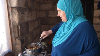 Гульнара Вєлішаєва готує пахлаву Гульнара Вєлішаєва готує пахлаву
