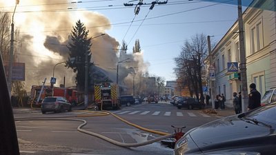 Пожежа в центрі Житомира — загорілося кафе Пожежа в центрі Житомира — загорілося кафе