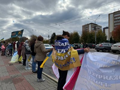 "Маємо надію, що нас почують": у Черкасах відбулася акція на підтримку зниклих безвісти та полонених "Маємо надію, що нас почують": у Черкасах відбулася акція на підтримку зниклих безвісти та полонених