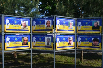 "Алея надії" з портретами зниклих безвісти військових, Тернопільщина, травень 2025 "Алея надії" з портретами зниклих безвісти військових, Тернопільщина, травень 2025