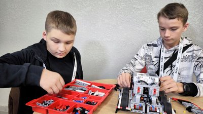 На всеукраїнські змагання з робототехніки до Луцька приїхали школярі з восьми областей На всеукраїнські змагання з робототехніки до Луцька приїхали школярі з восьми областей