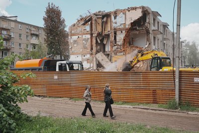 Демонтаж зруйнованого ракетою РФ будинку на вулиці Академіка Проскури у Харкові 5