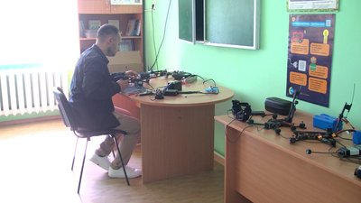 Вінничанин виготовляє безпілотники для оборонців Вінничанин виготовляє безпілотники для оборонців