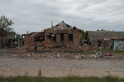Розбили будинки та автівку газовиків: армія РФ обстріляла Стецьківку на Сумщині Розбили будинки та автівку газовиків: армія РФ обстріляла Стецьківку на Сумщині