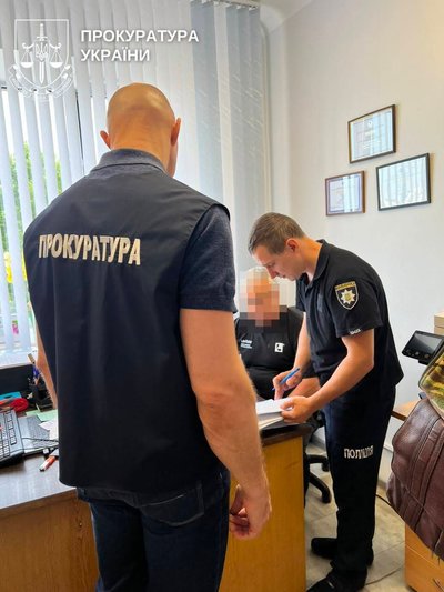 Жителя Сарн судитимуть за обвинуваченням у ввезенні 51 авто під виглядом допомоги ЗСУ Жителя Сарн судитимуть за обвинуваченням у ввезенні 51 авто під виглядом допомоги ЗСУ