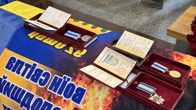 У Полтаві попрощалися із трьома воїнами, які загинули, боронячи Україну У Полтаві попрощалися із трьома воїнами, які загинули, боронячи Україну